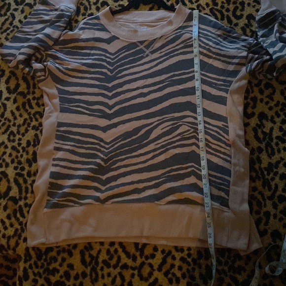 Aerie oversized split side tiger print sweater size S - Picture 10 of 11